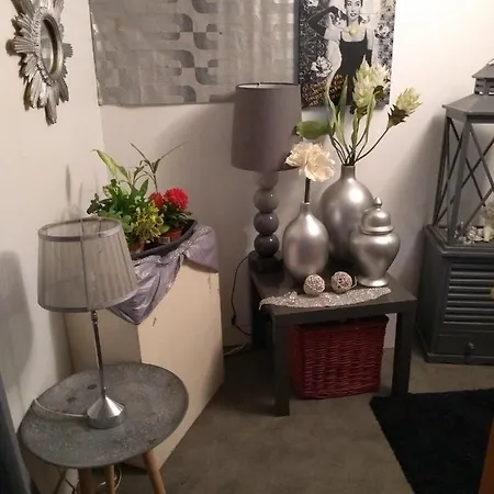 Au Petit Bonheur Apartment *